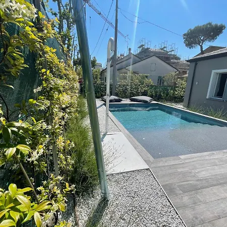 Apartmán Luxury 2 With Swimming Pool